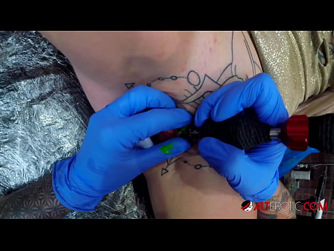 ❤️ Extremt tatuerade snyggingen Sully Savage fick en tatuering på sin klitoris ❤️❌ Anal porr at porn sv.dickies-shop.ru ❌️❤